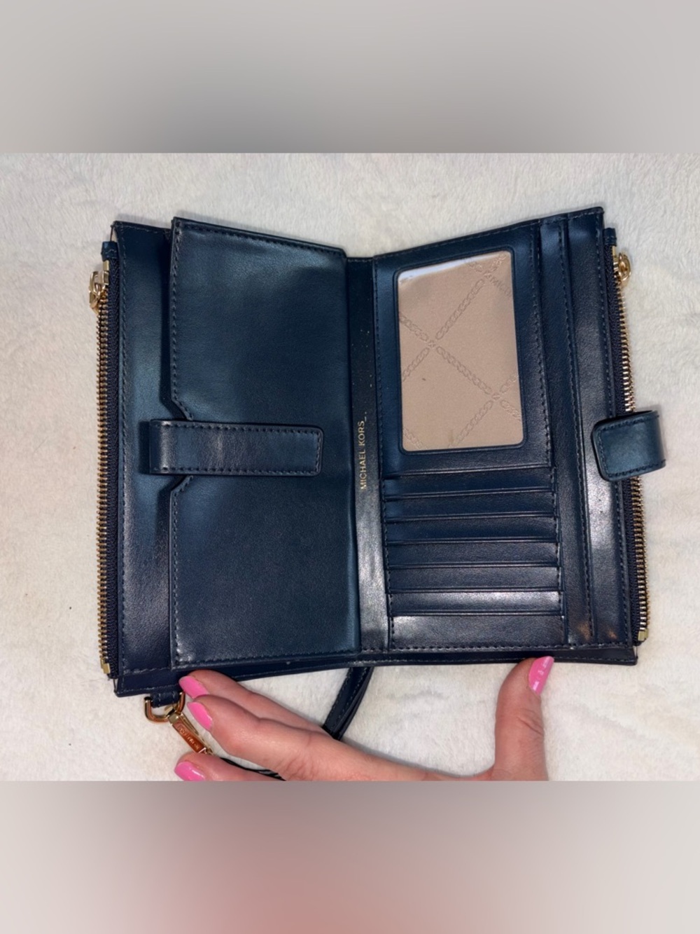 MICHAEL KORS Voyager Bag & Wallet Like New!! - Picture 13 of 15
